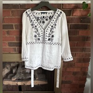 🛍️ Saint Tropez  west  Embroidered top with ties back